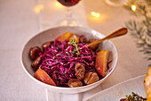 Red cabbage with chestnuts and apples