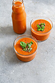 Klassiche Gazpacho mit mediterranem Gemüse