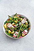 Kartoffel-Bohnen-Salat mit Radieschen