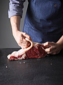 Fett von Rib-Eye-Steak lösen