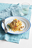 Linguine mit frischem Fischrogen, Chili und Zitronen