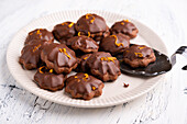 Vegan chocolate-orange biscuits with nougat glaze