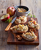 Camembert spread with walnuts and apple