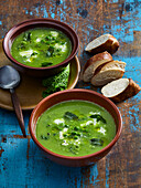 Creamy kale and pea soup