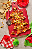 Pizza in Weihnachtsbaumform