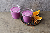 Red cabbage-and-orange smoothies