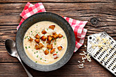 Allgäu cheese soup with croutons