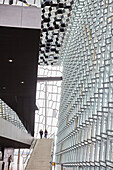Das Innere der Harpa-Konzerthalle, neben dem Alten Hafen, Reykjavik, Island, Polarregionen