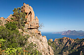 Blick über die roten Felsen der Calanques (Calanche) auf den Golf von Porto, UNESCO-Weltkulturerbe, Piana, Corse-du-Sud, Korsika, Frankreich, Mittelmeer, Europa