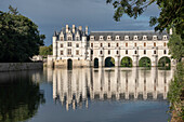 Chateau de Chenonceau castle reflected in the water, UNESCO World Heritage Site, Chenonceau, Indre-et-Loire, Centre-Val de Loire, France, Europe