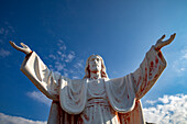 Statue von Jesus Christus mit offenen Armen in Delaj, Montenegro, Europa