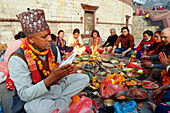Ceremony (puja) at Hindu pilgrimage site of Pashupatinath, Kathmandu, Nepal, Asia