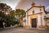 View of Calvary Chapel in the old town of Pollenca, Pollenca, Majorca, Balearic Islands, Spain, Mediterranean, Europe