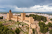 Luftaufnahme der Burg von Antequera, Antequera, Andalusien, Spanien, Europa