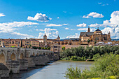Historic Roman Bridge over the Guadalquivir River with the Mezquita in the background, UNESCO World Heritage Site, Cordoba, Andalusia, Spain, Europe