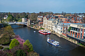 Yorker Bootsfahrt auf dem Fluss Ouse und der Lendal-Brücke, Stadtzentrum von York, North Yorkshire, England, Vereinigtes Königreich, Europa