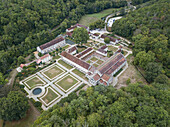 Luftaufnahme des Komplexes der Abtei von Fontenay, UNESCO-Welterbe, Marmagne, Cote-d'Or, Frankreich, Europa