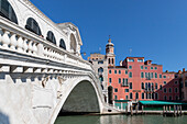 Rialto-Brücke über den Canal Grande, Venedig, UNESCO-Weltkulturerbe, Venetien, Italien, Europa