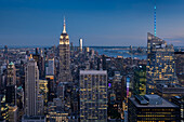 Das Empire State Building, Manhattan-Wolkenkratzer und der Hudson River bei Nacht, Manhattan, New York, Vereinigte Staaten von Amerika, Nordamerika