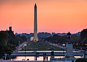 Das Washington Monument und die National Mall bei Sonnenuntergang vom Capitol Hill aus, Washington DC, Vereinigte Staaten von Amerika, Nordamerika