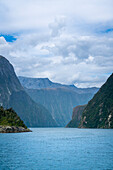 Milford Sound, Fiorland National Park, UNESCO World Heritage Site, South Island, New Zealand, Pacific