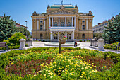 Blick auf den Theaterpark und das kroatische Nationaltheater, Rijeka, Kvarner Bucht, Kroatien, Europa