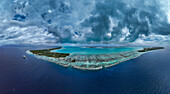 Panorama-Luftaufnahme des Anaa-Atolls, Tuamotu-Archipel, Französisch-Polynesien, Südpazifik, Pazifik