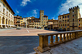 Mittelalterliche Gebäude auf der Piazza Grande, Arezzo, Toskana, Italien, Europa