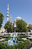 New Mosque (New Valide Sultan Mosque), dating from 1660, Istanbul, Turkey, Europe