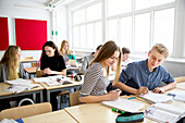 Teenager im Klassenzimmer