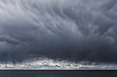 Gewitterwolken über dem Meer