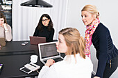 Frauen bei der Arbeit im Büro