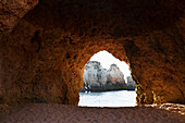 Höhle an der Meeresküste