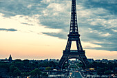 Eiffelturm bei Sonnenuntergang, Paris, Frankreich