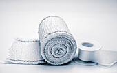 Bandage roll and plaster