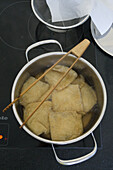Inari Sushi (frittierte Tofu-Taschen gefüllt mit Reis) zubereiten