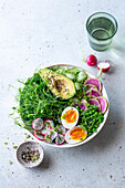 Salad bowl with peas