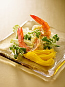 Shrimp salad with mango, apple and ice cabbage