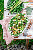 Green asparagus salad with prawns and avocado