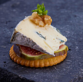 Blue cheese with walnut and fig on cracker
