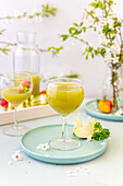 Apple-parsley juice