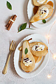 Pears with cream and maple syrup