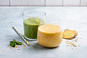 Green power flake smoothie, fruity turmeric flake shake
