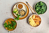 Zutaten für thailändisch inspirierten Pomelosalat mit Grünkohl