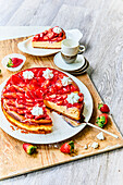 Strawberry whirl-shaped cheesecake