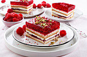 Layer cakes with raspberry jelly