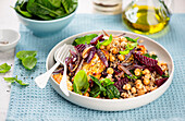 Spicy beet salads with fried halloumi