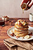 Pancakes with bananas, pecans and maple syrup