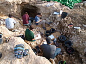 Excavations at Cueva Des-Cubierta, Pinilla del Valle, Spain