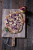 Apple pizza with red onions